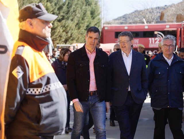 Pedro Sánchez visita el PMA del incendio de Villanueva de Viver
