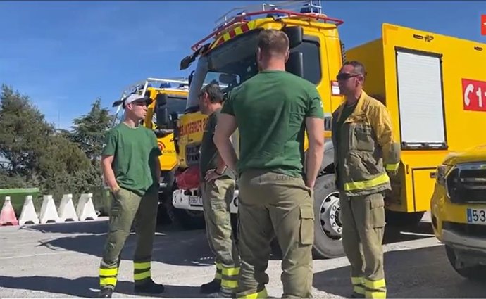 Dispositivo de Ericam preparado para colaborar en la extinción del incendio de Villanueva de Viver.