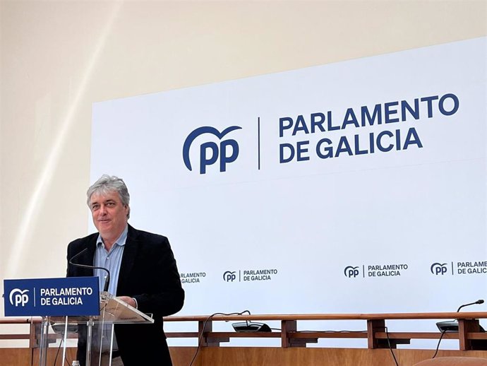 El portavoz parlamentario del PPdeG, Pedro Puy, en rueda de prensa este lunes