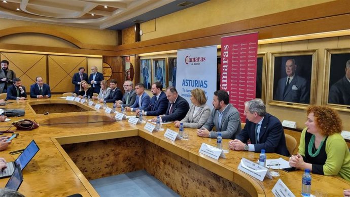 Presentación de la planta de Exiom e Iberdrola, que estará operativa a finales de año, producirá 500.000 paneles fotovoltaicos anualmente.