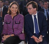 Almeida asegura que Reyes Maroto "ha pasado de ser ministra a tiempo parcial a candidata a regañadientes"