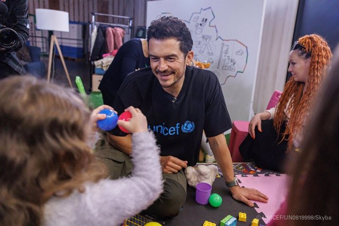 El actor Orlando Bloom, embajador de Buena Voluntad de UNICEF, viaja a Ucrania, donde se ha reunido con niños y familias afectados por la guerra.