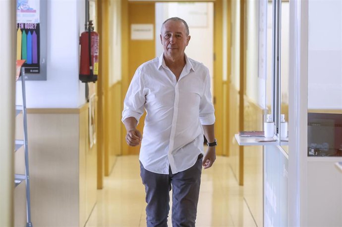 Archivo - El portavoz de Compromís en el Congreso, Joan Baldoví, este jueves en la sede nacional de esta formación política en Valncia.