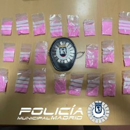 Bolsitas con cocaína rosa intervenida por la Policía.