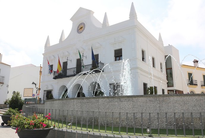 Archivo - Fachada del Ayuntamiento de Cartaya (Huelva).