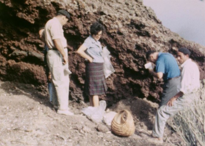 Fotograma del corto audiovisual inédito sobre la primera intervención arqueológica que se llevó a cabo en el yacimiento de La Cucaracha en 1963.