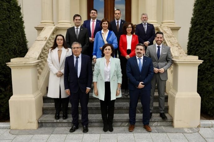 La presidenta del Gobierno riojano, Concha Andreu, tras la firma de los convernios con las ocho cabeceras de comarca