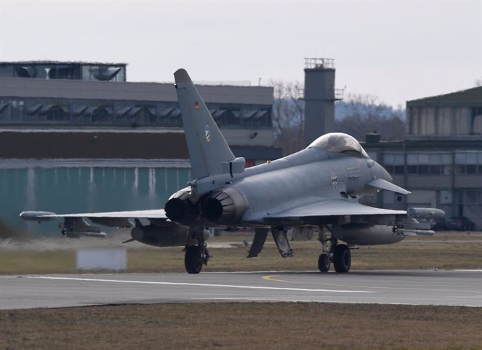 Archivo - 24 February 2022, Bavaria, Neuburg an der Donau: A Eurofighter takes off from an air base. In response to growing tensions, the German armed forces are preparing to transfer more Eurofighters to Romania to protect NATO's southeastern flank.