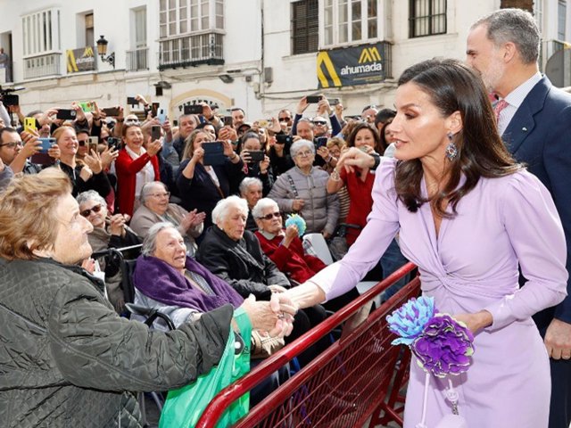 Los Reyes a su llegada al Teatro Falla de Cádiz