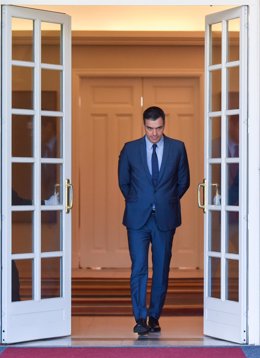 Archivo - El presidente del Gobierno, Pedro Sánchez,a las puertas de Moncloa 