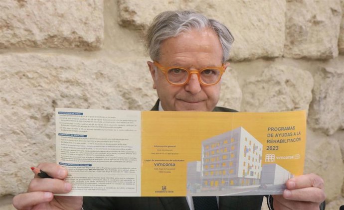 Salvador Fuentes con el programa de ayudas a la rehabilitacion de edificios por parte de Vimcorsa.