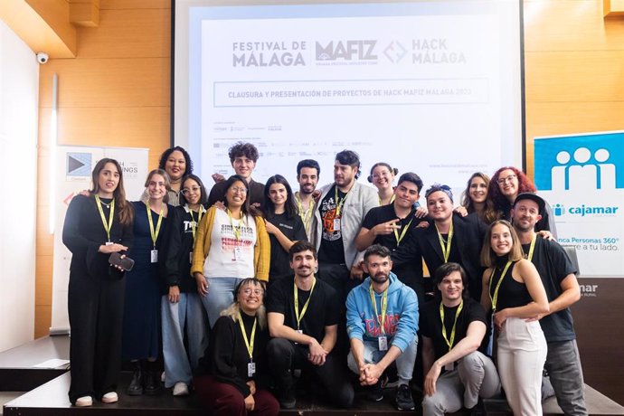 Participantes de Hack MAFIZ Málaga en la clausura del evento