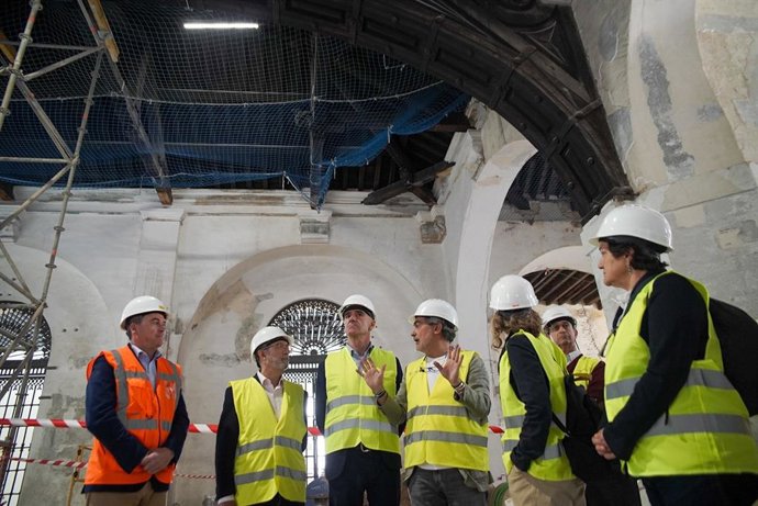 Nota De Prensa Y Fotografías. Fábrica De Artillería