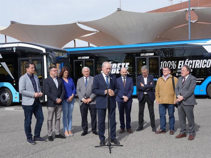 El alcalde de Málaga, Francisco de la Torre, en un acto de presentación de autobuses