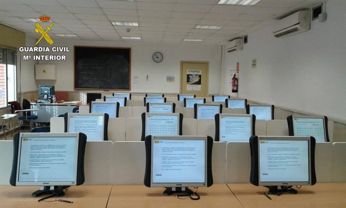 Archivo - Ordenadores para el examen teórico de conducir