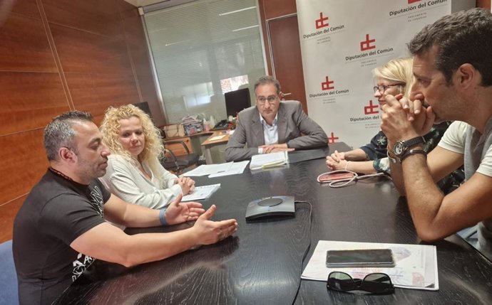 El adjunto primero de la Diputación del Común, Felipe Afonso, se reúne con representantes de la Asociación de Padres y Madres de Alumnos (AMPA) del Colegio de Educación Especial Hermano Pedro de Tenerife