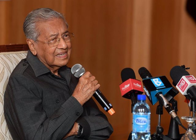 Archivo - El ex primer ministro de Malasia Mahathir Mohamad.