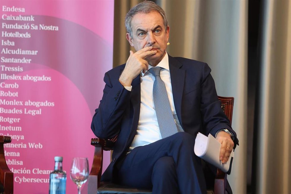 El expresidente del Gobierno de España José Luis Rodríguez Zapatero, durante una conferencia en el Hotel Valparaíso, a 27 de marzo de 2023, en Palma de Mallorca, Mallorca, Baleares (España).
