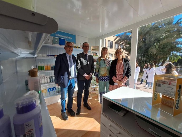 Imagen de la presentación del 'Proyecto FP sostenible: La huerta de Murcia como germen de belleza y salud', con la asistencia del consejero de Salud