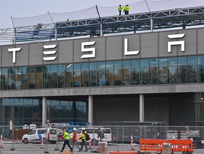 Archivo - El fabricante de vehículos eléctricos Tesla, con sede en EE. UU., busca expandir su planta de fabricación. Photo: Patrick Pleul/dpa