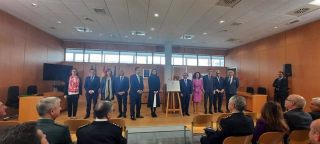 Autoridades en la inauguración de la nueva sede de los juzgados de Badajoz