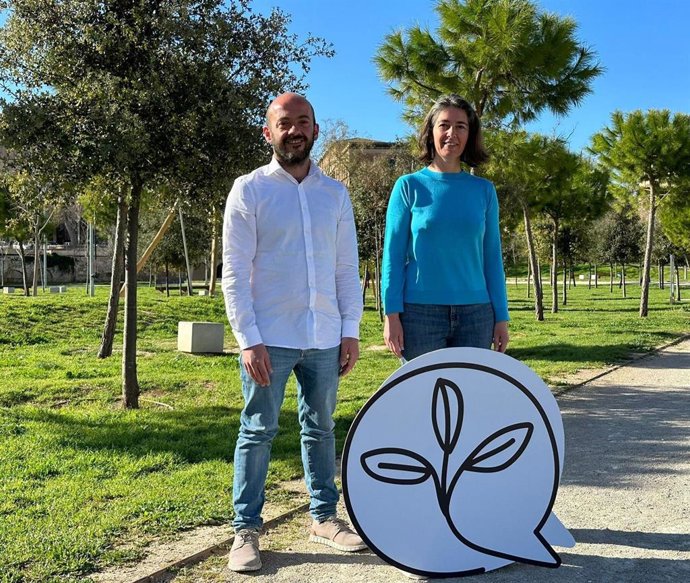 El número 2 de MÉS per Palma a las elecciones, Miquel ngel Contreras, y la candidata de MÉS y actual regidora de Modelo de Ciudad, Vivienda Digna y Sostenibilidad, Neus Truyol.