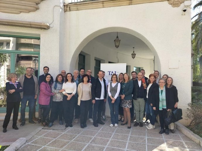 Sanidad y el Comité de Empresa del Hospital de La Ribera alcanza  un acuerdo que supone una mejora en las condiciones laborales del personal laboral del departamento.