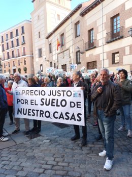 Vecinos del Plan 18.000 protestan ante el Ayuntamiento