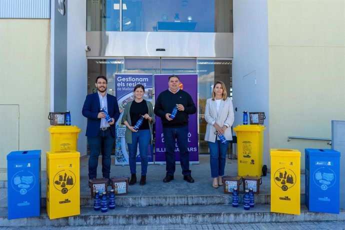 El Consell de Mallorca lanza una campaña para concienciar del reciclaje en campos de fútbol.