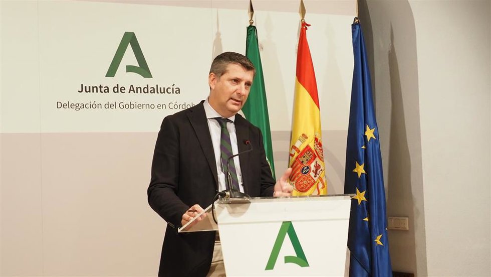 Archivo - El delegado de Agricultura, Pesca, Agua y Desarrollo Rural, Francisco Acosta, en rueda de prensa.