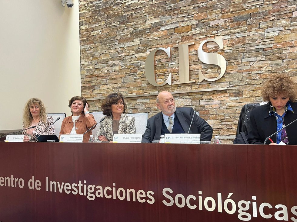 Carmen Calvo en la jornada 'Mujeres y Sociedad: metodología, cambios en los patrones de comportamiento y violencia sexual' organizadas por el CIS