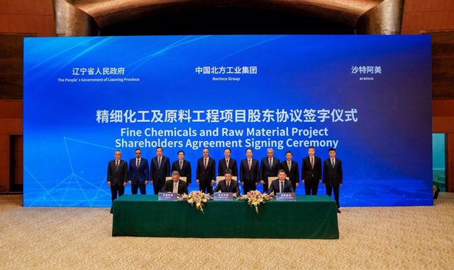 Amin H. Nasser, Aramco President & CEO, Mohammed Y. Al Qahtani, Aramco Executive Vice President of Downstream, Shiquan Liu, NORINCO Group Chairman, and Lecheng Li, Deputy Secretary of the Liaoning Provincial Party Committee and Governor of Liaoning Provin