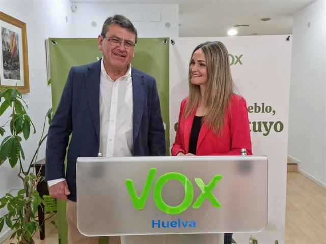 El presidente de Vox Huelva y parlamentario andaluz, Rafael Segovia, en la presentación de María Ponce.