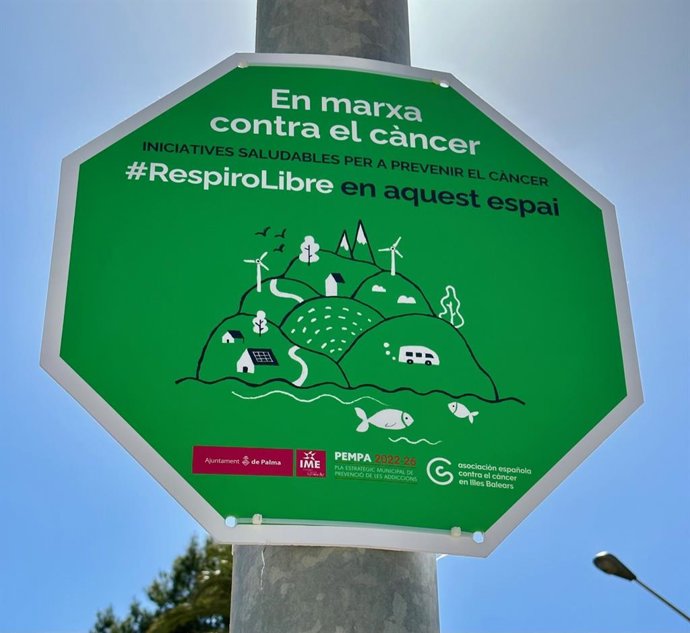 Señal procedente de la campaña de prevención 'Espacios Libres de Humo' de la Asociación Española Contra el Cáncer y el Ayuntamiento de Palma