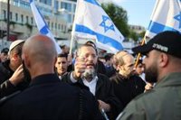 Decenas de miles de israelíes defienden la reforma judicial en una contramanifestación