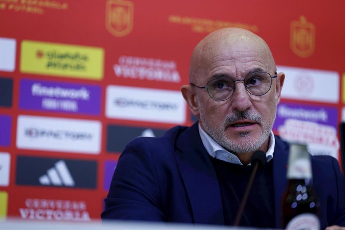 El seleccionador nacional de fútbol, Luis de la Fuente, en rueda de prensa.