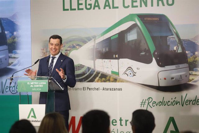 El presidente de la Junta, Juanma Moreno, en el acto de inauguración de la ampliación del metro de Málaga al centro