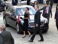 Los reyes Felipe y Letizia se unen a la fiesta que les tenían preparada en Cádiz