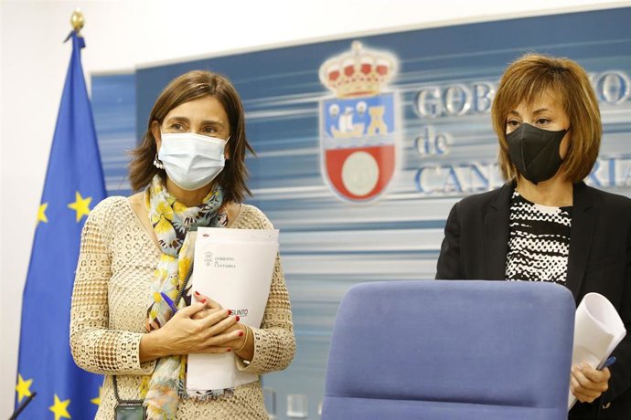 Archivo - La consejera de Presidencia, Interior, Justicia y Acción Exterior, Paula Fernández (izda), y la directora de Función Publica, Isabel Barragán. Foto de archivo