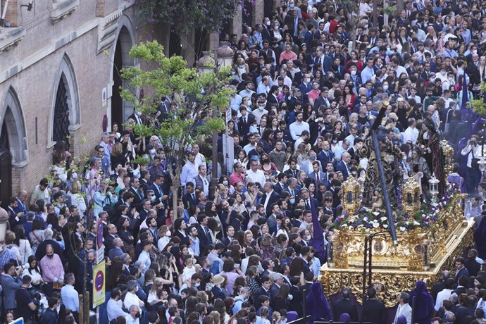 Archivo - Detalle del segundo de los pasos de la Hermandad Del Valle, en la Semana Santa en Sevilla 2022
