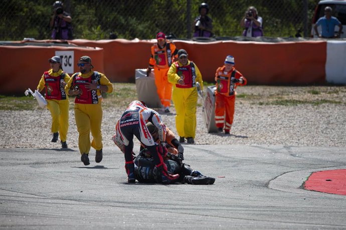 Accident, crash between 88 OLIVEIRA Miguel (prt), RNF MotoGP Team, Aprilia RS-GP and 93 MARQUEZ Marc (spa), Repsol Honda Team, Honda RC213V during the 2023 MotoGP Grande Premio de Portugal, on the autodrome di Algarve International Circuit from March 24