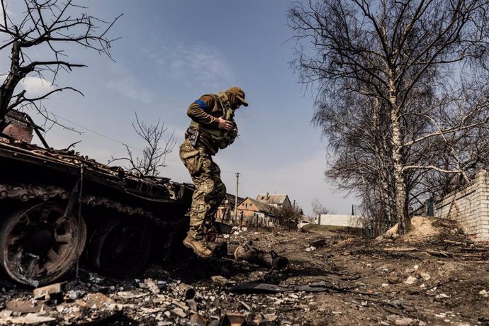 Archivo - Soldado ucraniano en la región de Járkov