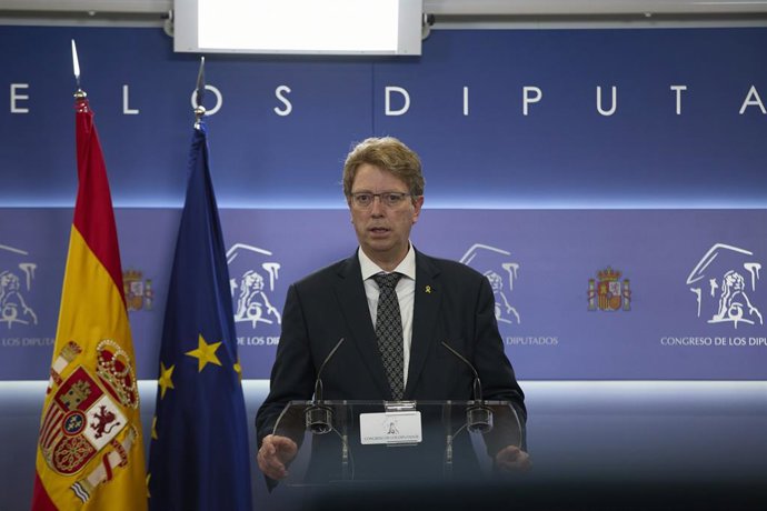 Archivo - El portavoz del PDeCAT en el Congreso, Ferran Bel, interviene en una rueda de prensa para presentar una iniciativa parlamentaria, a 29 de abril de 2021, en la Sala de Prensa del Congreso de los Diputados, Madrid, (España).