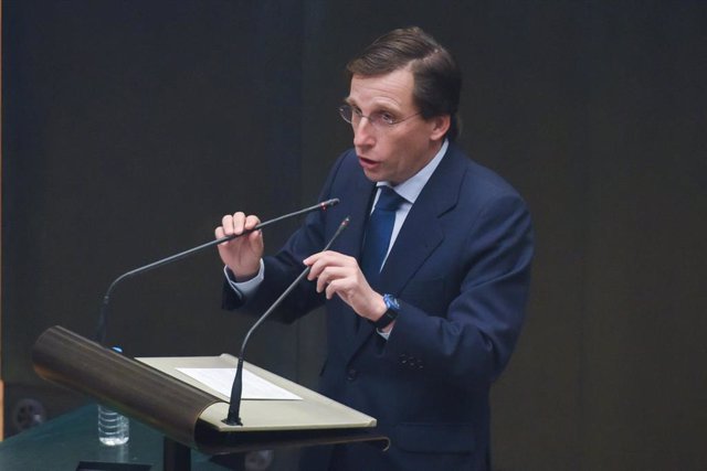 El alcalde de Madrid, José Luis Martínez-Almeida, interviene durante una sesión ordinaria del Pleno Municipal del Ayuntamiento de Madrid, en el Palacio de Cibeles, a 28 de marzo de 2023