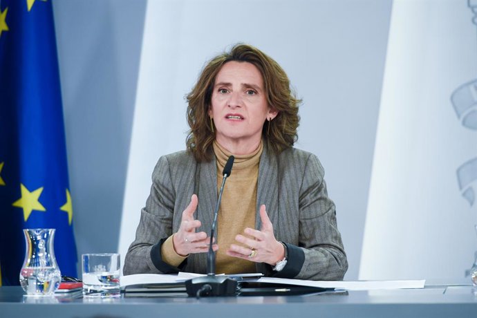 La vicepresidenta tercera del Gobierno de España y ministra para la Transición Ecológica y el Reto Demográfico, Teresa Ribera, interviene durante una rueda de prensa posterior al Consejo de Ministros, en el Palacio de La Moncloa, a 28 de febrero de 2023