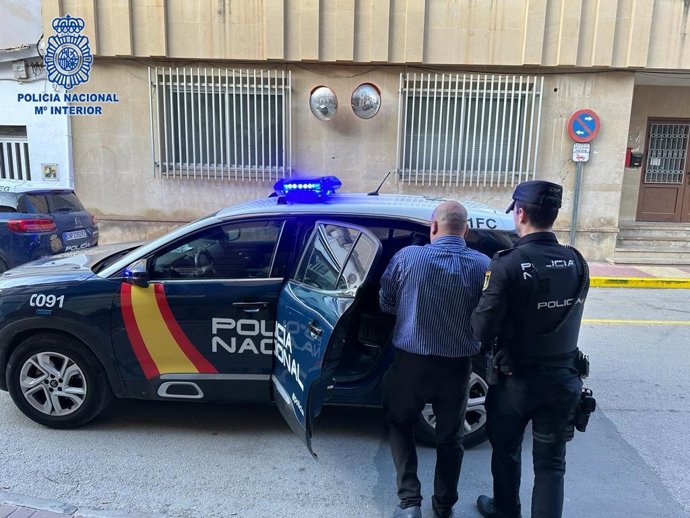 La Policía Nacional Detiene A Dos Ex Trabajadores De Una Empresa De Paquetería Por Incendiar Varios Vehículos