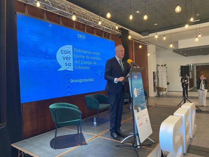 El presidente de la Diputación Provincial de Cádiz, Juan Carlos Ruiz Boix, en el foro 'Conversa. Hidrógeno Verde, fuente de energía del Campo de Gibraltar', que ha organizado este martes en San Roque la Cadena SER,