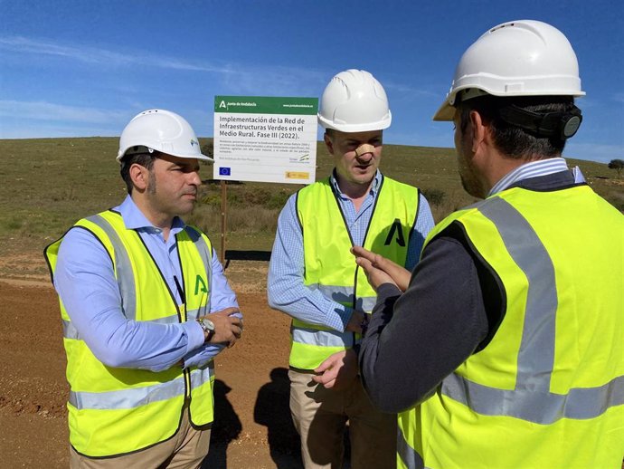 Visita a las obras de vías pecuarias en Rosal de la Frontera (Huelva).