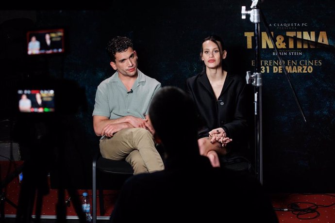 Los actores Jaime Lorente y Milena Smith durante una entrevista para Europa Press por el estreno de la película Tin&Tina , en el Cine Paz, a 27 de marzo de 2023, en Madrid (España). 