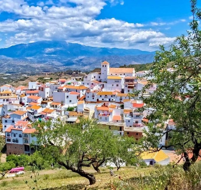 Vistas del municipio de Iznate
